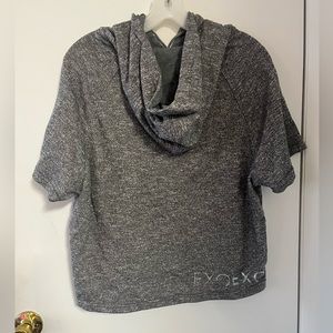 NWOT EXO women’s XL short sleeve cropped hoodie grey
